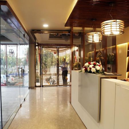 Awadh Inn Noida Exteriör bild