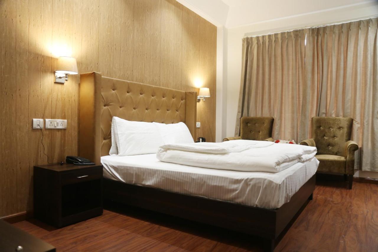 Awadh Inn Noida Exteriör bild