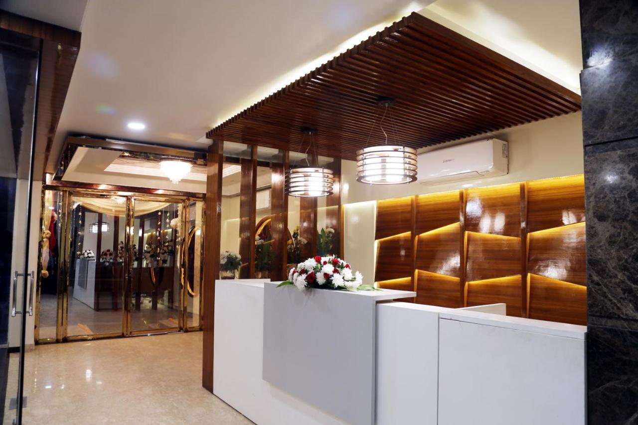 Awadh Inn Noida Exteriör bild