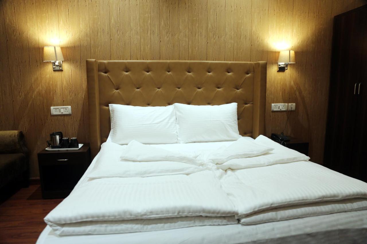 Awadh Inn Noida Exteriör bild