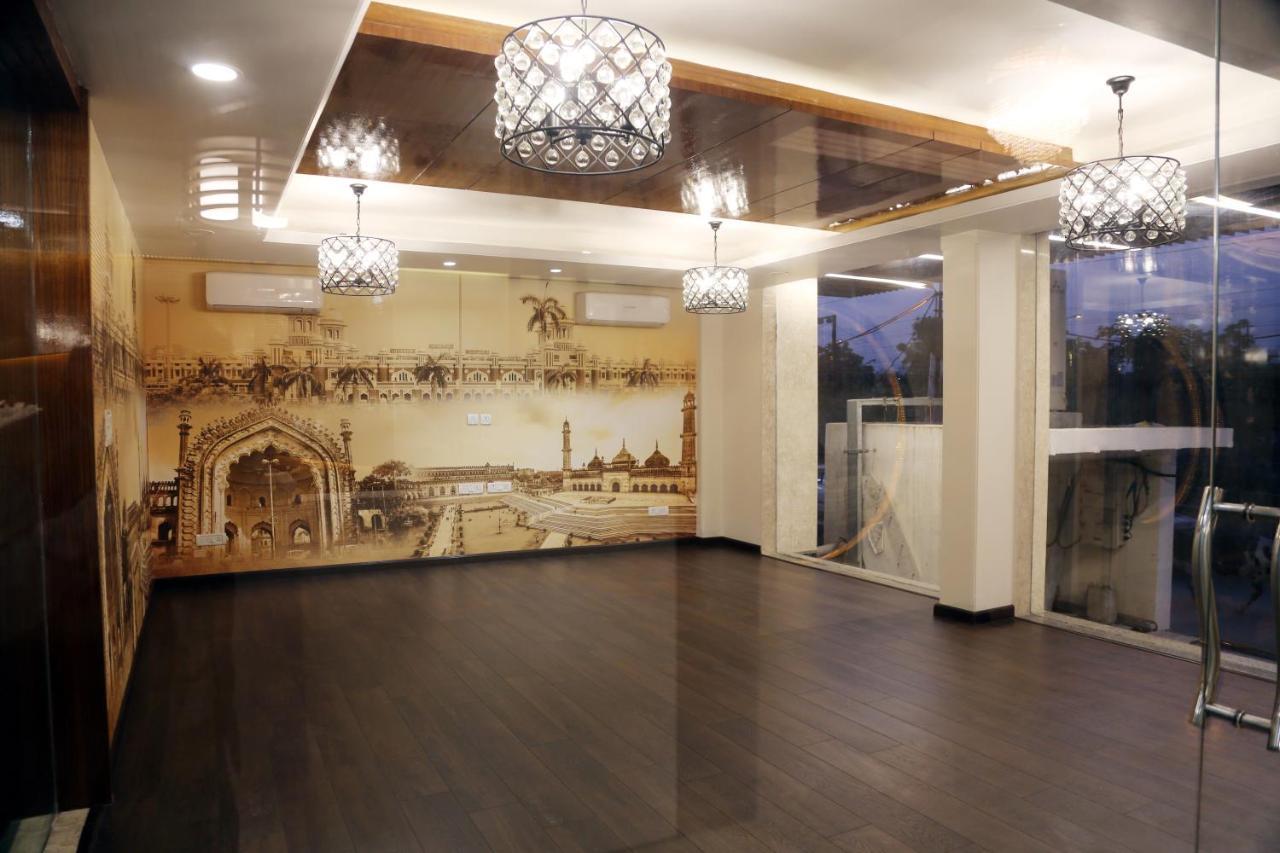 Awadh Inn Noida Exteriör bild