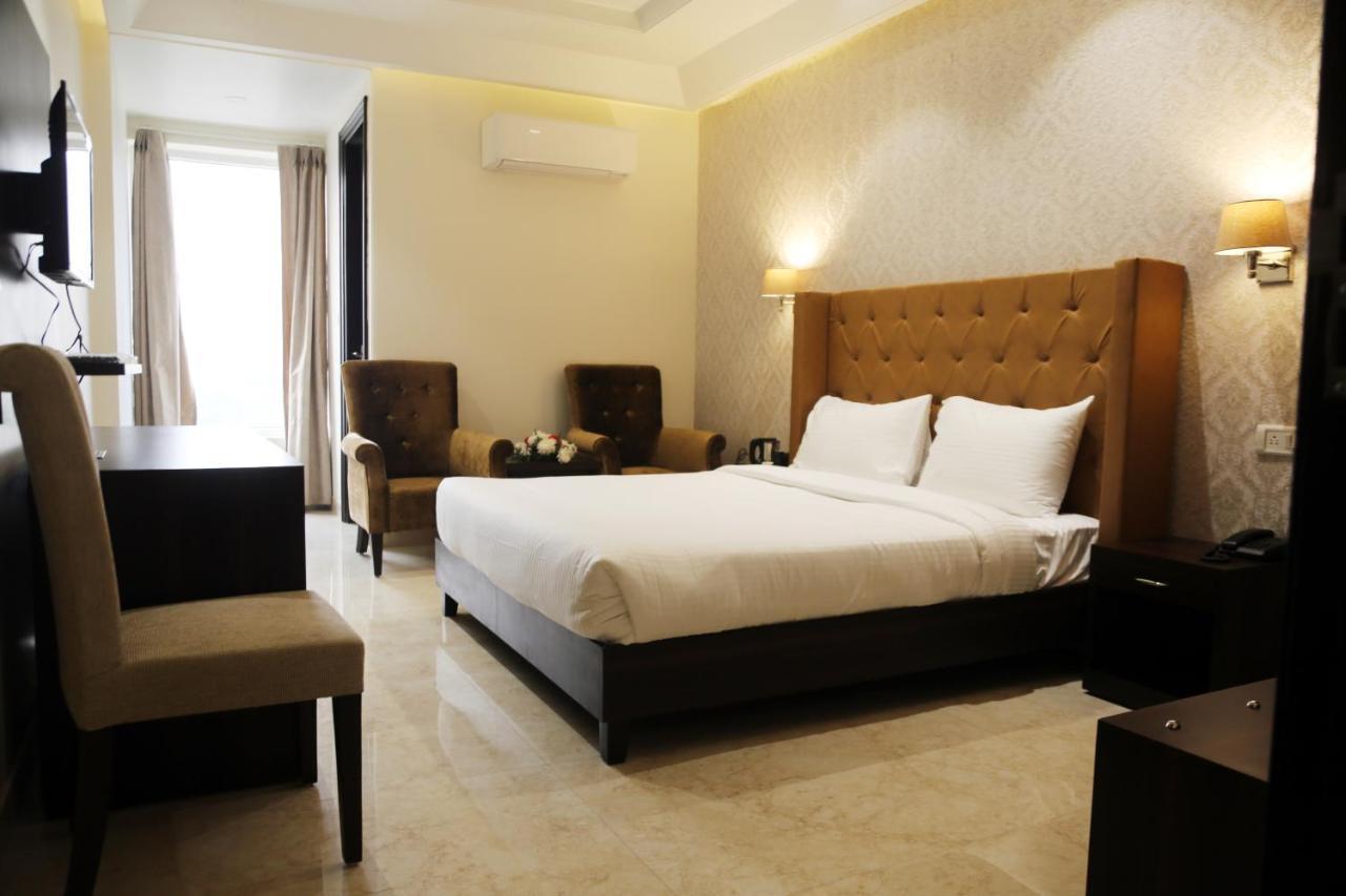 Awadh Inn Noida Exteriör bild