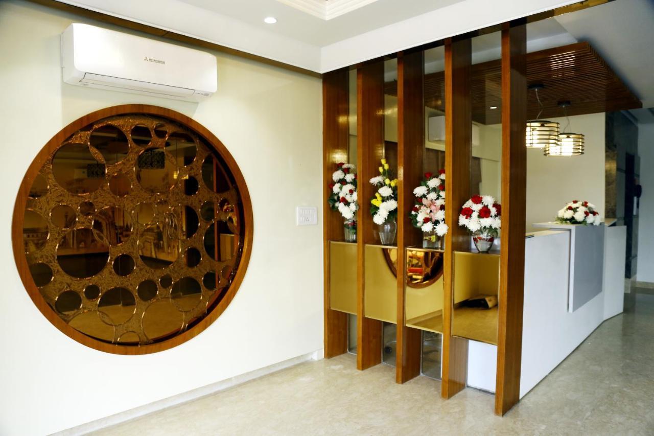 Awadh Inn Noida Exteriör bild