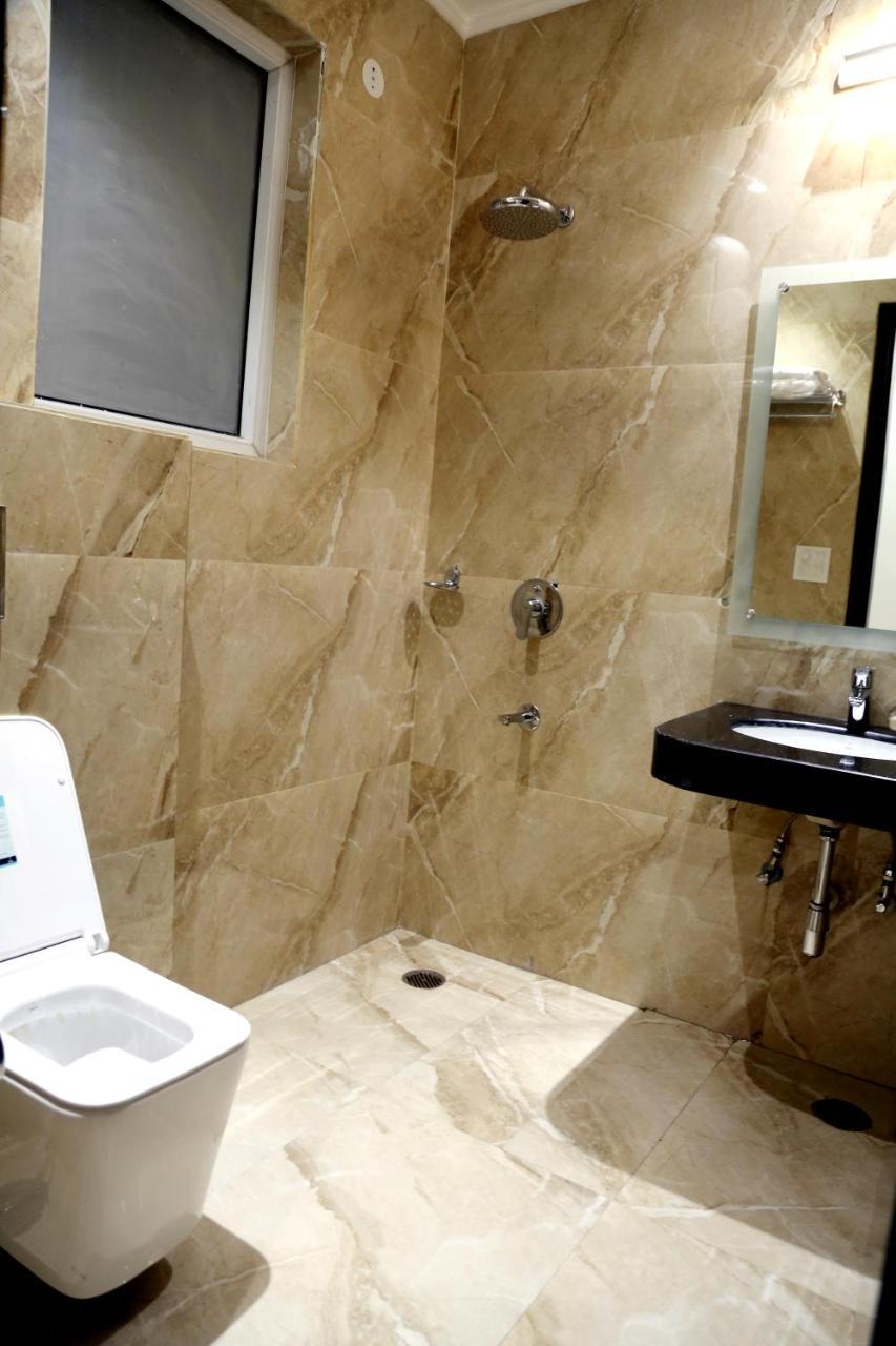 Awadh Inn Noida Exteriör bild