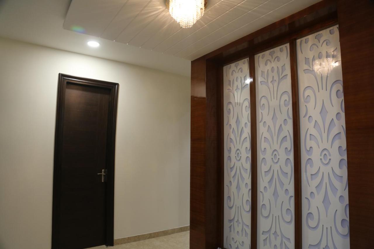 Awadh Inn Noida Exteriör bild
