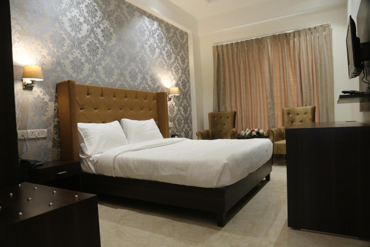 Awadh Inn Noida Exteriör bild